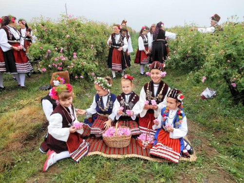 Bulgarije rozenfeest kinderen